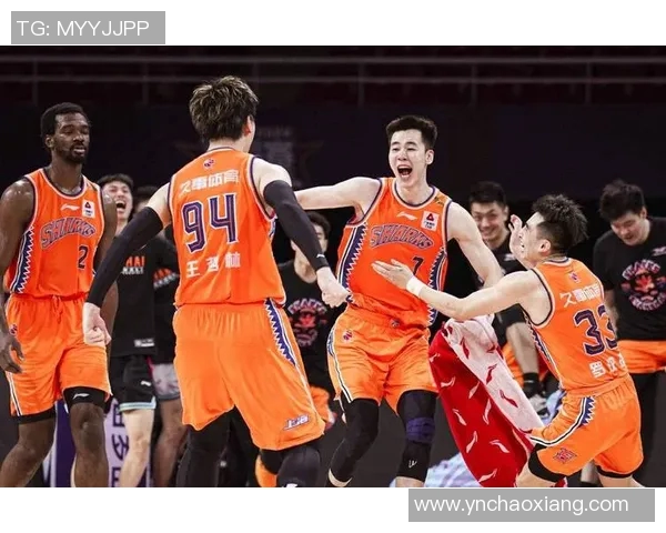 上海篮球队比赛经验引发热议球迷对战术选择和球员表现展开激烈讨论 上海篮球队比赛经验引发热议球迷对战术选择和球员表现展开激烈讨论